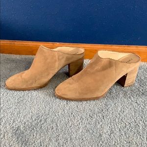 Via spiga 11 tan suede heeled booties